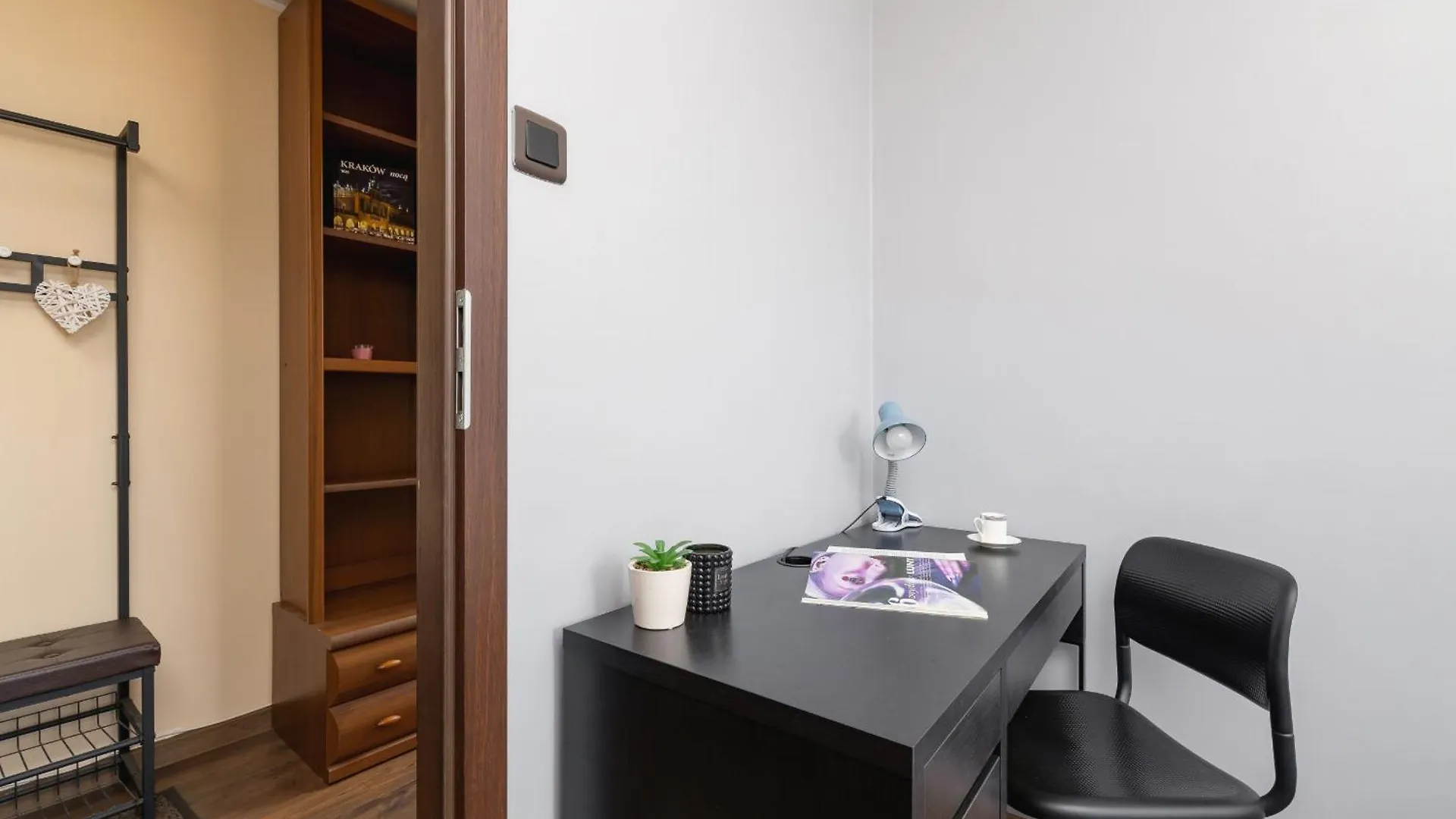 Przytulny Apartament Z 3 Sypialniami Z Biurkiem Do Pracy Zdalnej By Noclegi Renters Krakow