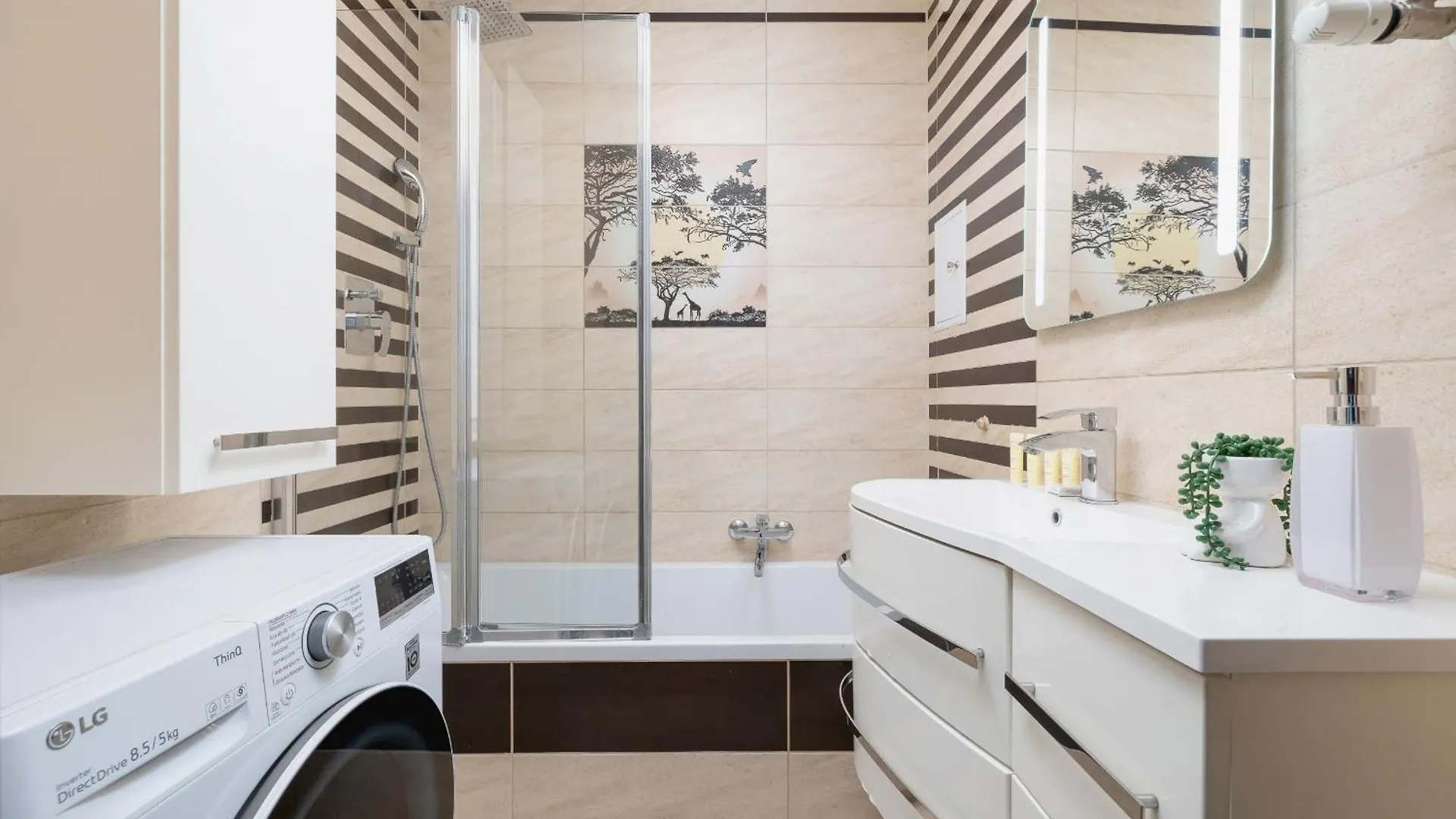 Przytulny Apartament Z 3 Sypialniami Z Biurkiem Do Pracy Zdalnej By Noclegi Renters Krakow Poland