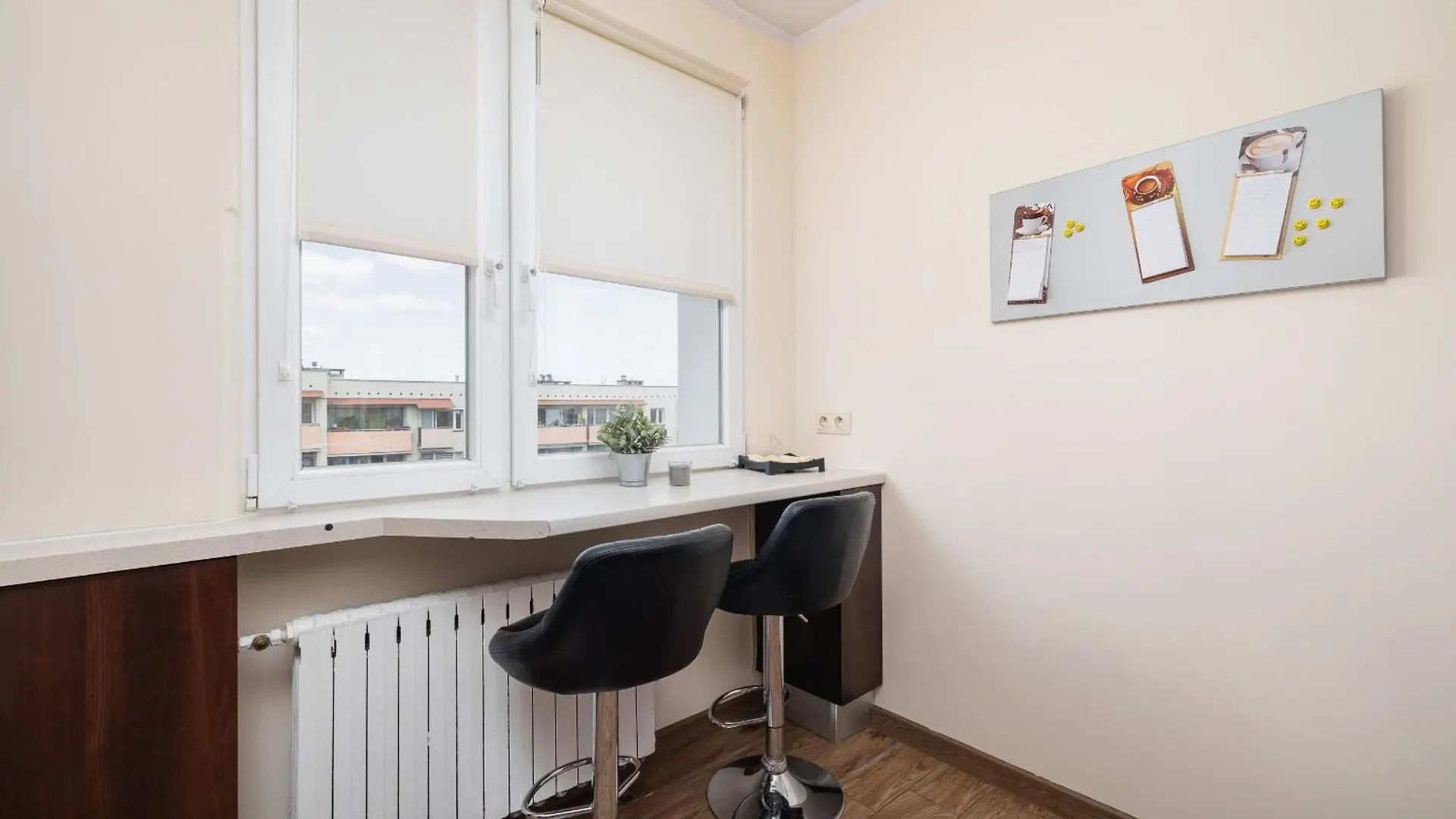 Przytulny Apartament Z 3 Sypialniami Z Biurkiem Do Pracy Zdalnej By Noclegi Renters Krakow 0*,  Poland