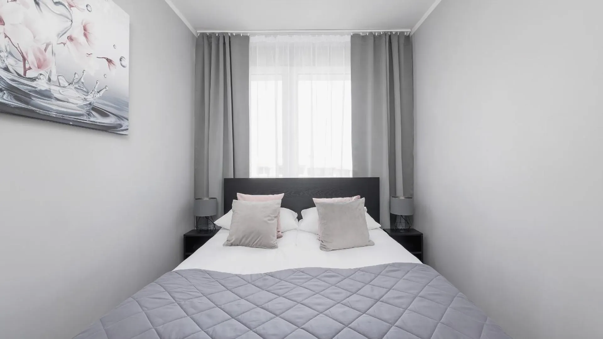 Apartment Przytulny Apartament Z 3 Sypialniami Z Biurkiem Do Pracy Zdalnej By Noclegi Renters Krakow