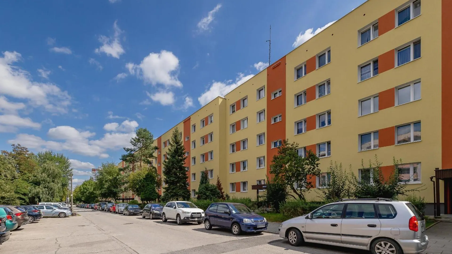 Przytulny Apartament Z 3 Sypialniami Z Biurkiem Do Pracy Zdalnej By Noclegi Renters Krakow Apartment