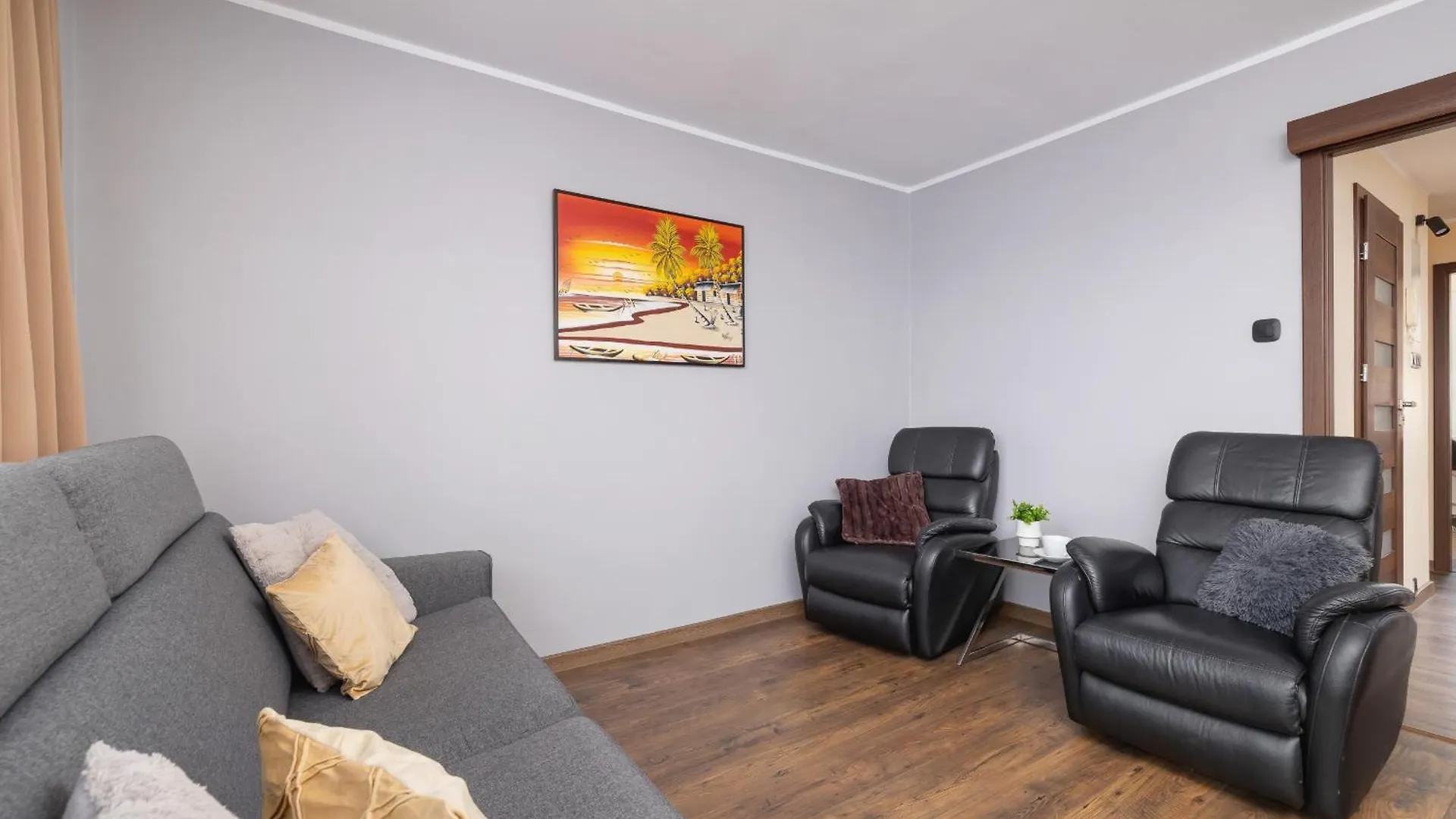 Przytulny Apartament Z 3 Sypialniami Z Biurkiem Do Pracy Zdalnej By Noclegi Renters Krakow